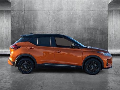 2022 Nissan Kicks SR