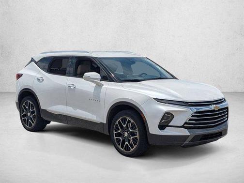Iridescent Pearl Tricoat 2023 Chevrolet Blazer Premier