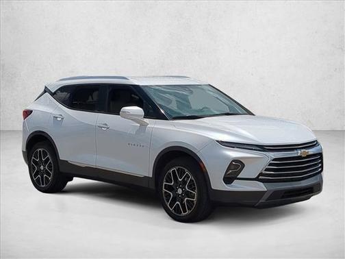 Iridescent Pearl Tricoat 2023 Chevrolet Blazer Premier