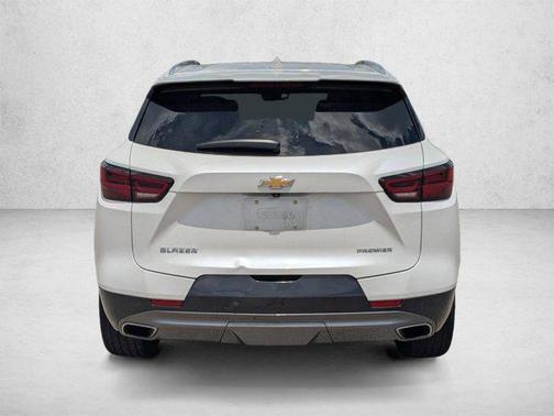 Iridescent Pearl Tricoat 2023 Chevrolet Blazer Premier