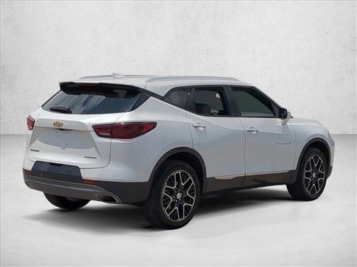 Iridescent Pearl Tricoat 2023 Chevrolet Blazer Premier