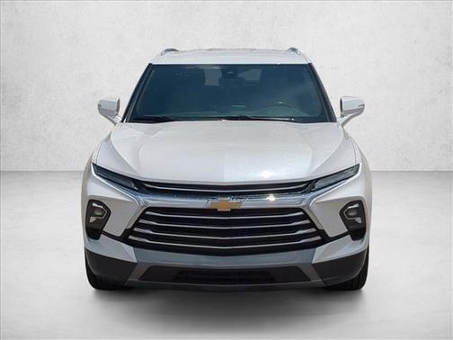 Iridescent Pearl Tricoat 2023 Chevrolet Blazer Premier