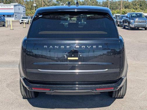 2025 Land Rover Range Rover P400 SE