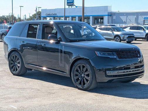 2025 Land Rover Range Rover P400 SE