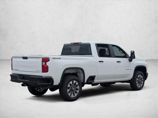 Summit White 2026 Chevrolet Silverado 2500 Custom