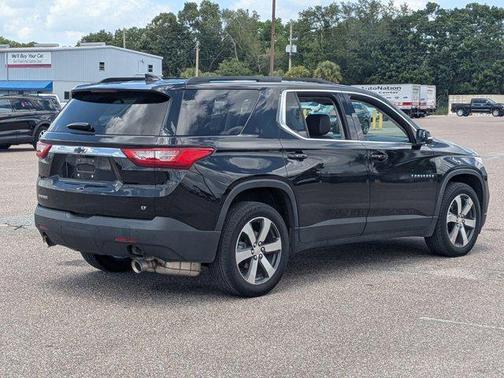 Mosaic Black Metallic 2021 Chevrolet Traverse LT Leather