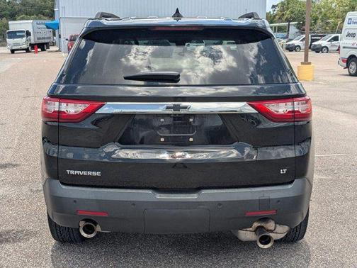 Mosaic Black Metallic 2021 Chevrolet Traverse LT Leather