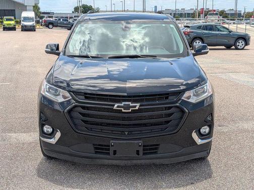 Mosaic Black Metallic 2021 Chevrolet Traverse LT Leather