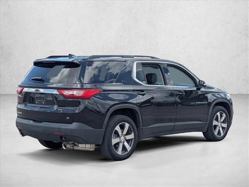 Mosaic Black Metallic 2021 Chevrolet Traverse LT Leather