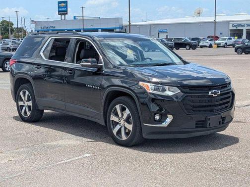 Mosaic Black Metallic 2021 Chevrolet Traverse LT Leather