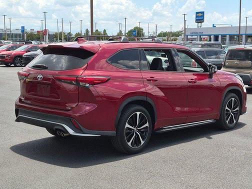 Ruby Flare Pearl 2022 Toyota Highlander XSE