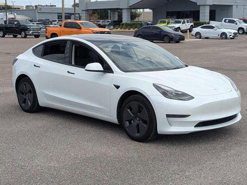 Pearl White Multi-Coat 2023 Tesla Model 3 Standard Range