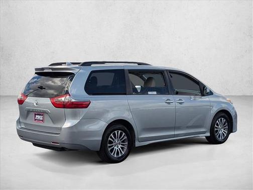2020 Toyota Sienna XLE