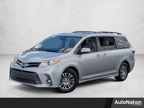 2020 Toyota Sienna XLE