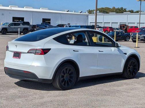 2021 Tesla Model Y Standard Range Rear-Wheel Drive