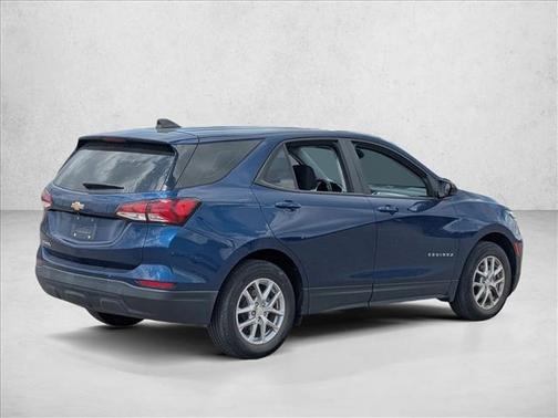 Blue Glow Metallic 2022 Chevrolet Equinox LS