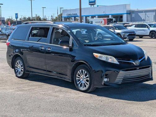 2019 Toyota Sienna XLE
