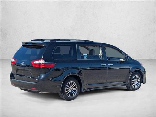 2019 Toyota Sienna XLE
