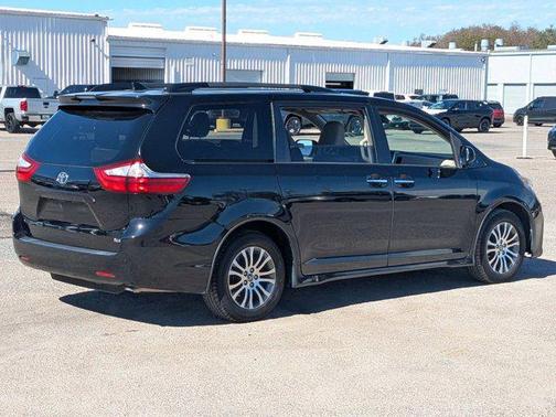 2019 Toyota Sienna XLE