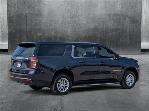 2023 Chevrolet Suburban LT
