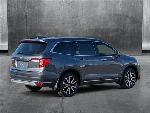 2022 Honda Pilot Touring 8-Passenger