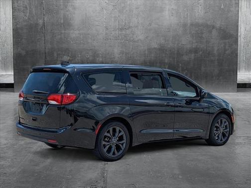 2018 Chrysler Pacifica Touring Plus