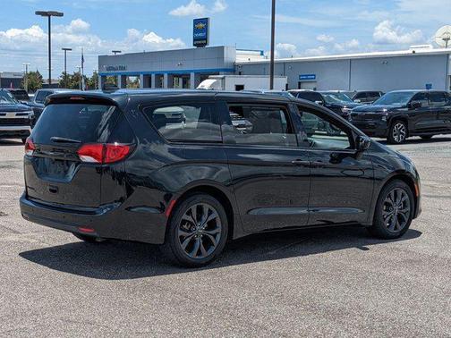 2018 Chrysler Pacifica Touring Plus