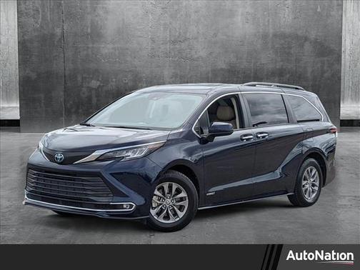2021 Toyota Sienna XLE 8 Passenger