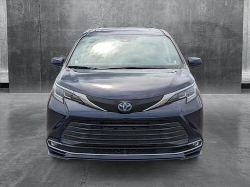 2021 Toyota Sienna XLE 8 Passenger