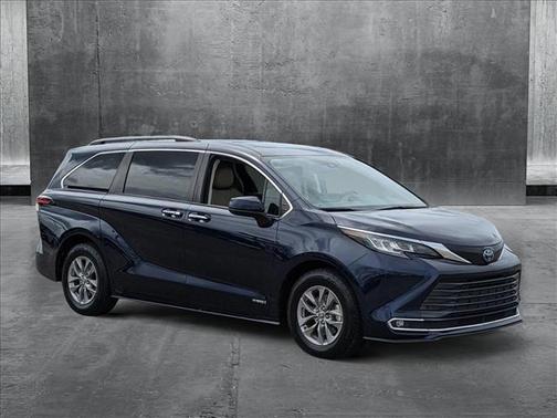 2021 Toyota Sienna XLE 8 Passenger