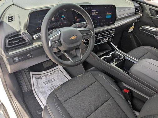 Summit White 2026 Chevrolet Traverse LT