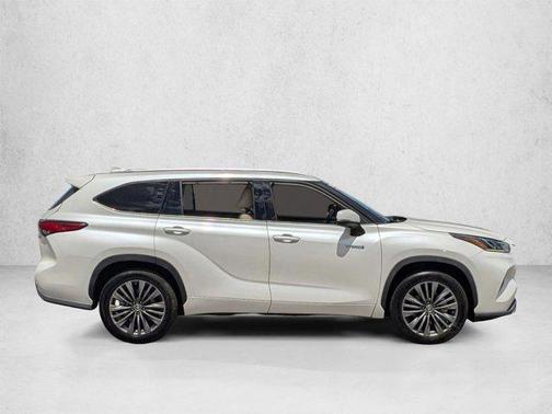 Blizzard Pearl 2020 Toyota Highlander Hybrid Platinum