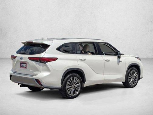 Blizzard Pearl 2020 Toyota Highlander Hybrid Platinum