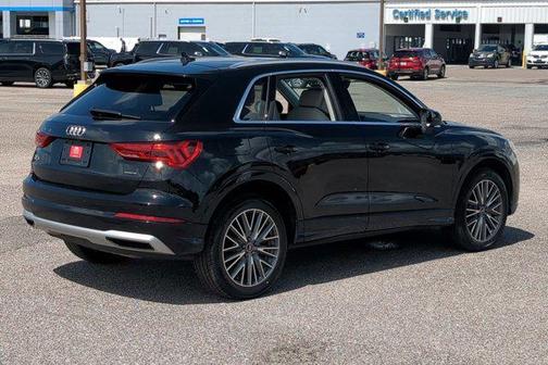 Mythos Black Metallic 2022 Audi Q3 40 Premium