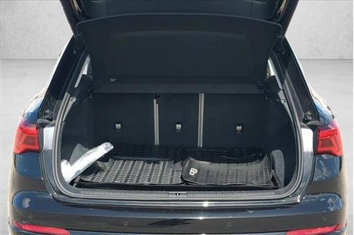 Mythos Black Metallic 2022 Audi Q3 40 Premium