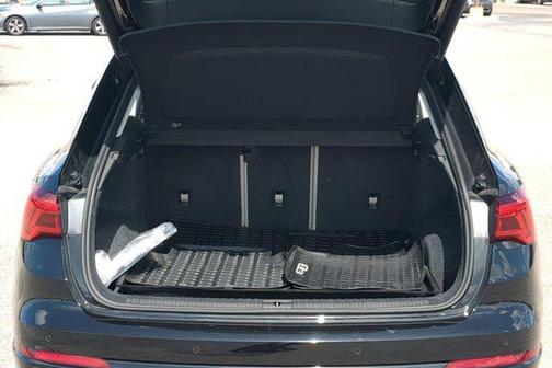 Mythos Black Metallic 2022 Audi Q3 40 Premium