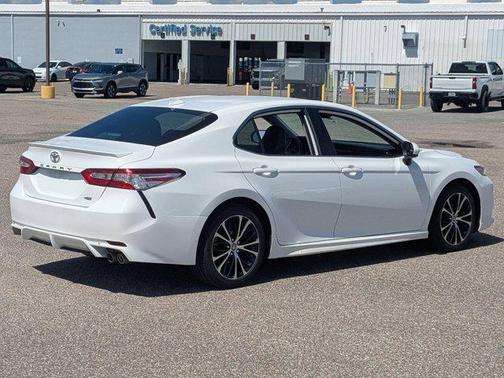 Super White 2020 Toyota Camry SE