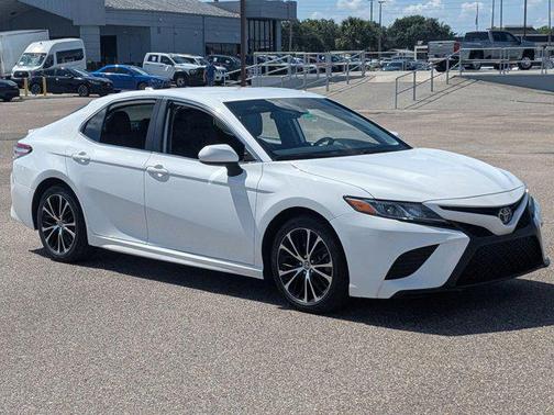 Super White 2020 Toyota Camry SE