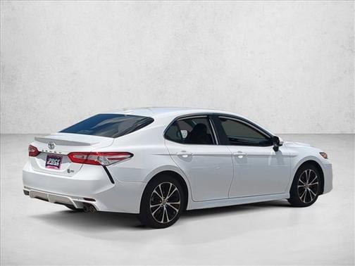 Super White 2020 Toyota Camry SE