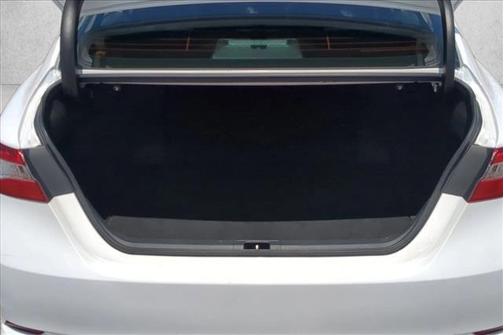 Super White 2020 Toyota Camry SE