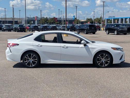 Super White 2020 Toyota Camry SE