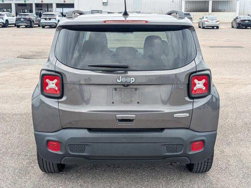 Granite Crystal Metallic Clearcoat 2019 Jeep Renegade Latitude