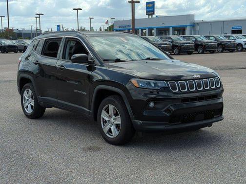 Diamond Black Crystal Pearlcoat 2022 Jeep Compass Latitude