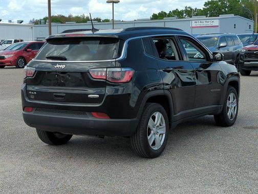 Diamond Black Crystal Pearlcoat 2022 Jeep Compass Latitude
