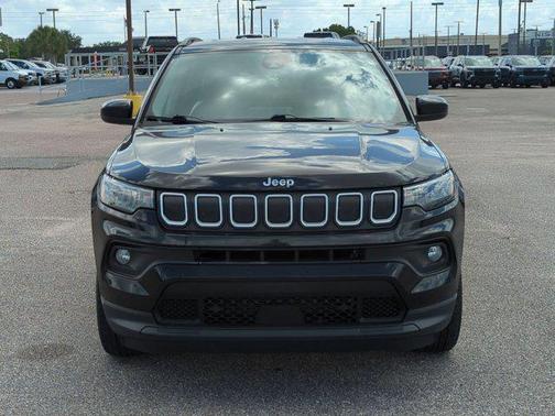 Diamond Black Crystal Pearlcoat 2022 Jeep Compass Latitude