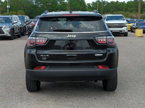 Diamond Black Crystal Pearlcoat 2022 Jeep Compass Latitude