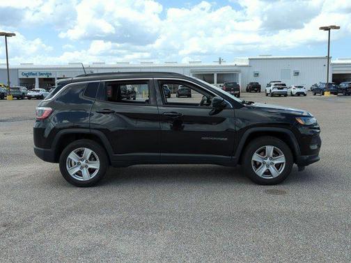 Diamond Black Crystal Pearlcoat 2022 Jeep Compass Latitude