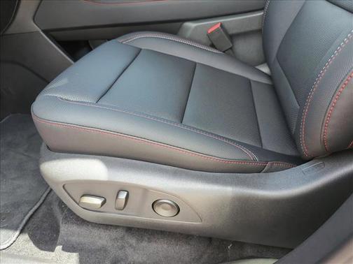 Radiant Red Tintcoat 2026 Chevrolet Traverse AWD Z71