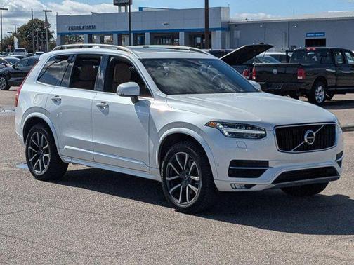 2019 Volvo XC90 T6 Momentum