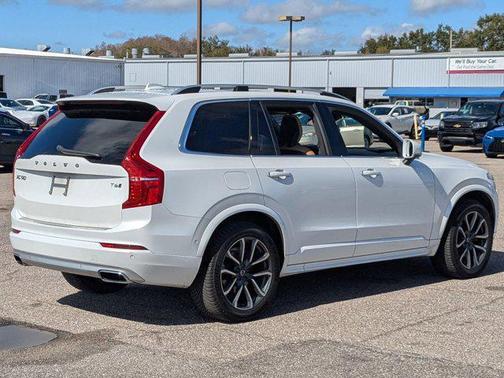 2019 Volvo XC90 T6 Momentum